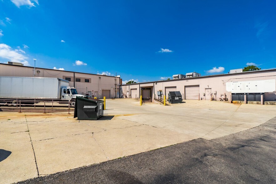 More Photos Of 600 Lakeview Plaza Blvd, Worthington Office For Sale
