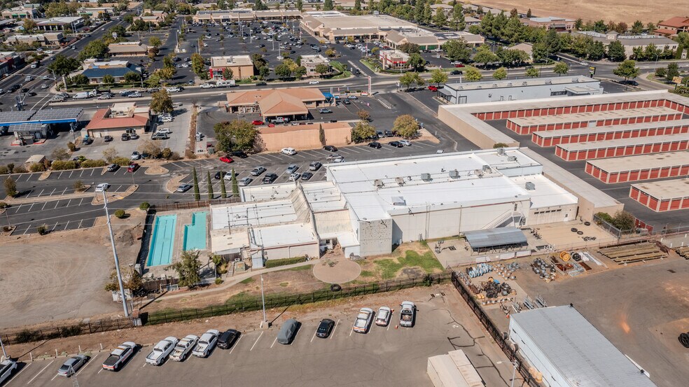 More Photos Of 1026 Skyway, Chico Health Club For Sale
