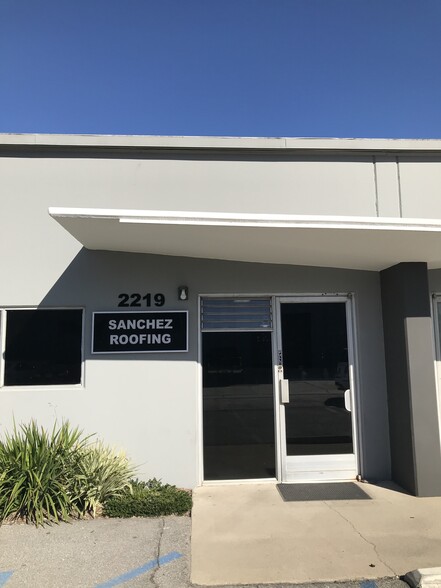 More Photos Of 2217-2231 S Grand Ave, Santa Ana Manufacturing For Lease