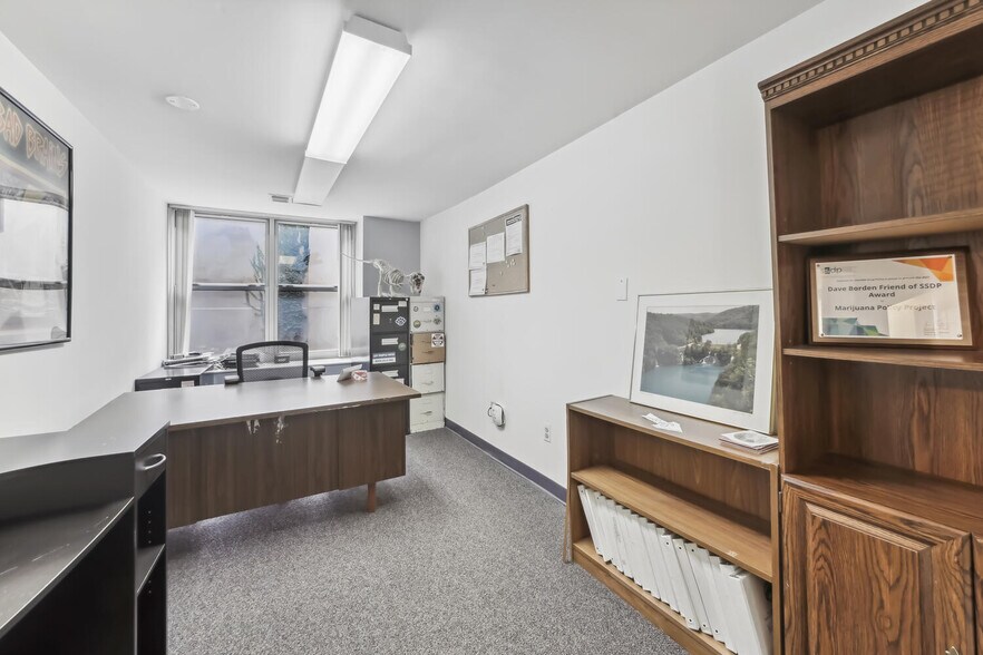 More Photos Of 2370 Champlain St NW, Washington Office For Sale