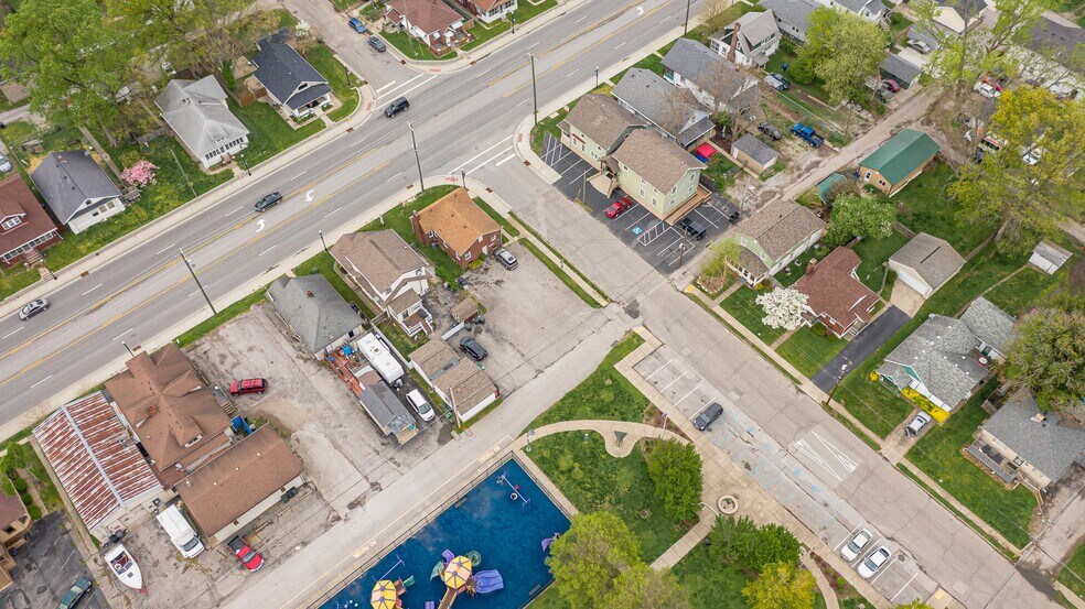 More Photos Of 1014 E 10th St, Jeffersonville Office Residential For Sale