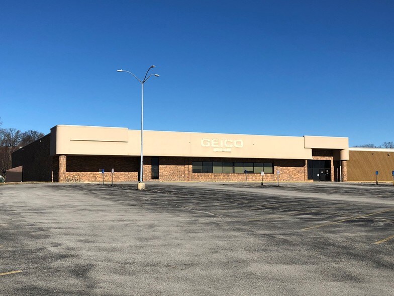 2213 2nd St, Coralville, IA 52241 Retail For Lease