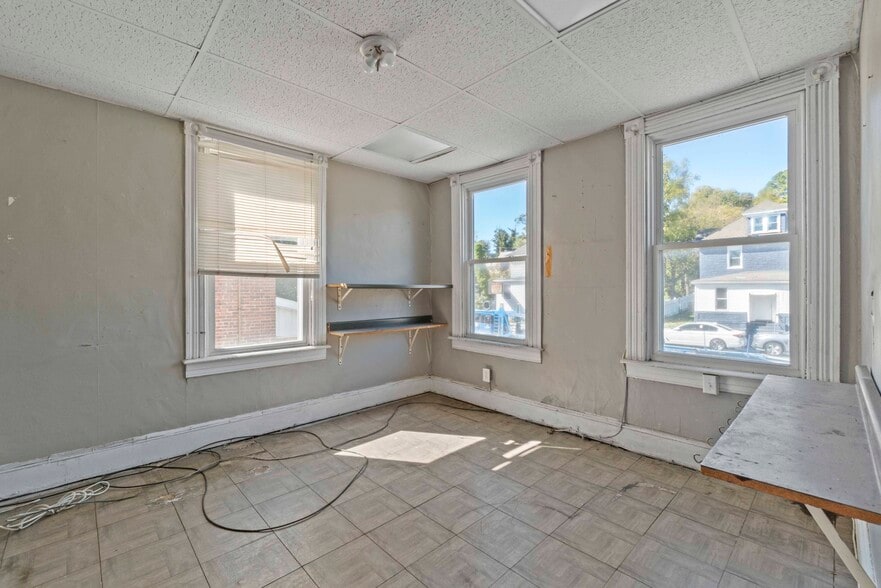 More Photos Of 5447 Belair Rd, Baltimore Storefront Retail Office For Sale