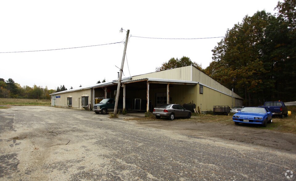 More Photos Of 44 Strawberry Ave, Lewiston Warehouse For Lease