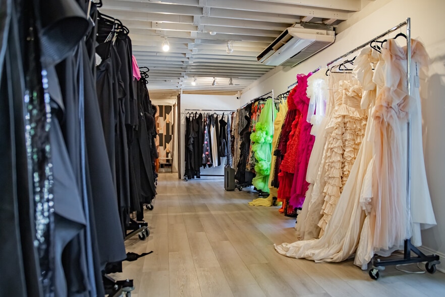 More Photos Of 927 N La Cienega Blvd, Los Angeles General Retail For Lease