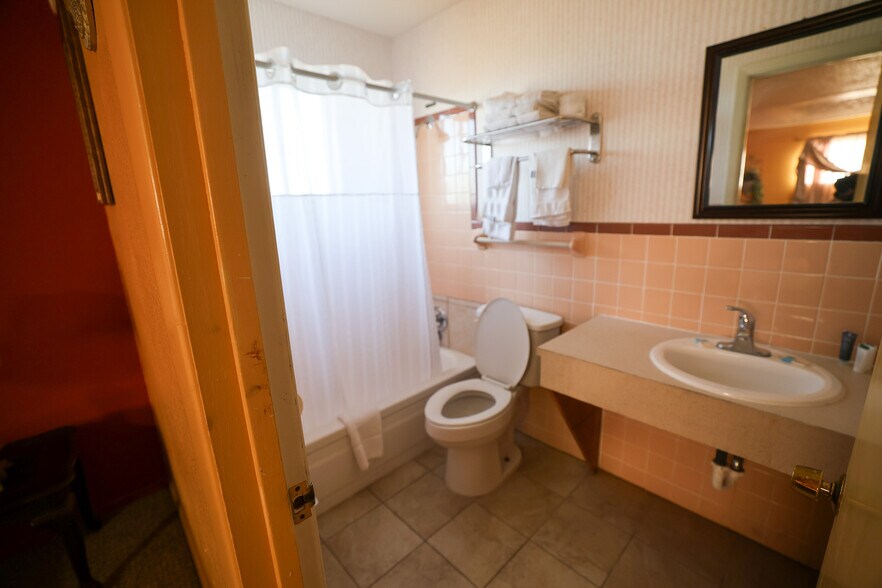 More Photos Of 205 E Broadway St, Fritch Hotel For Sale