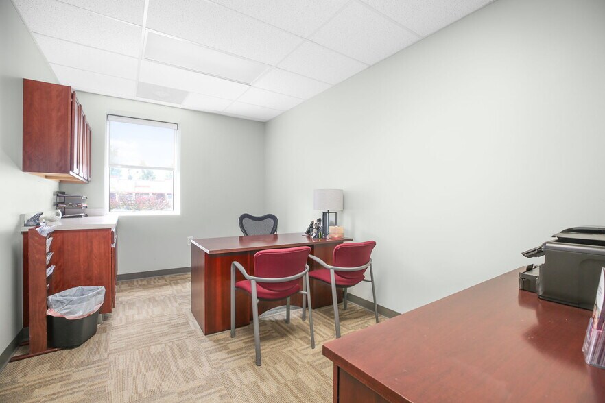 More Photos Of 107 Olde Greenwich Dr, Fredericksburg Office For Sale