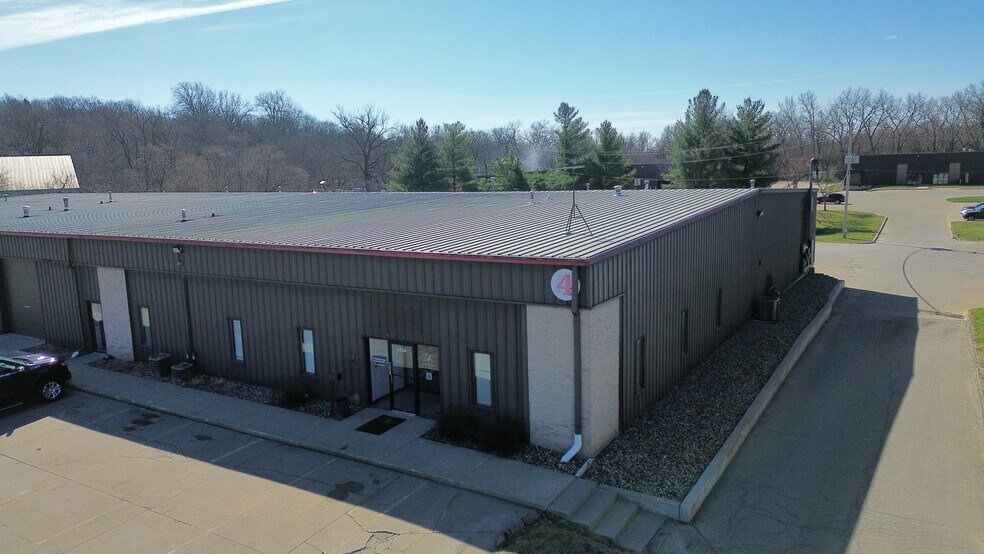 More Photos Of 5016-5150 Park Ave, Des Moines Flex For Lease