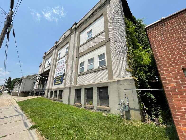 More Photos Of 215 Quarry St, Whitehall Warehouse For Sale