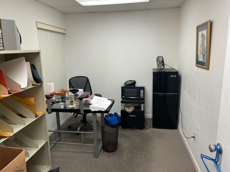 More Photos Of 343 W Central Ave, Lake Wales Office Residential For Lease