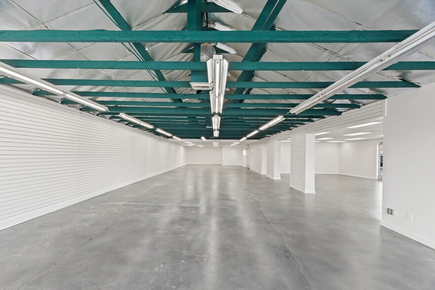 More Photos Of 2974 E Thousand Oaks Blvd, Thousand Oaks Storefront For Lease