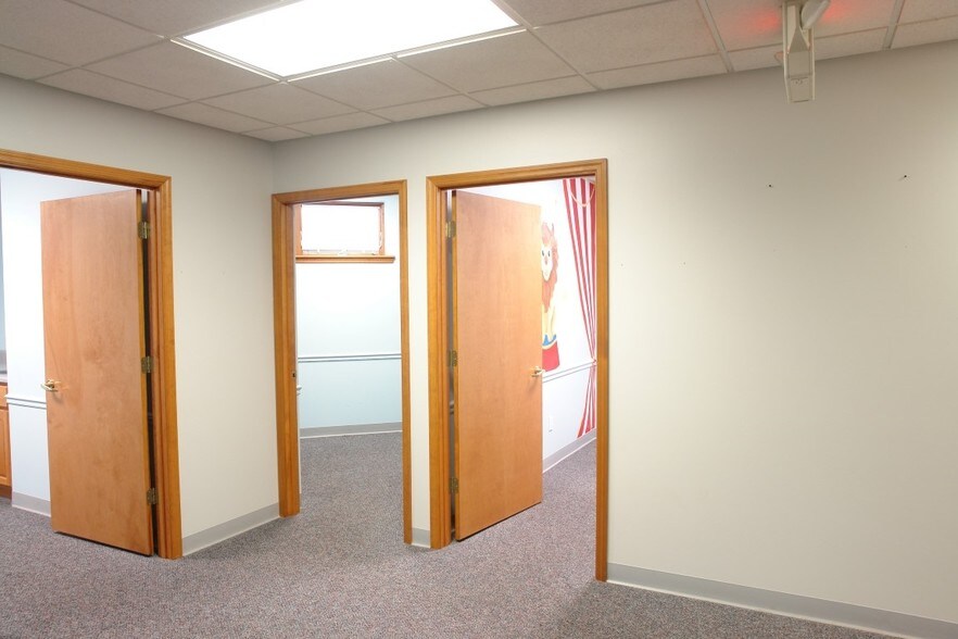 More Photos Of 103 Church St, O'Fallon Medical For Lease