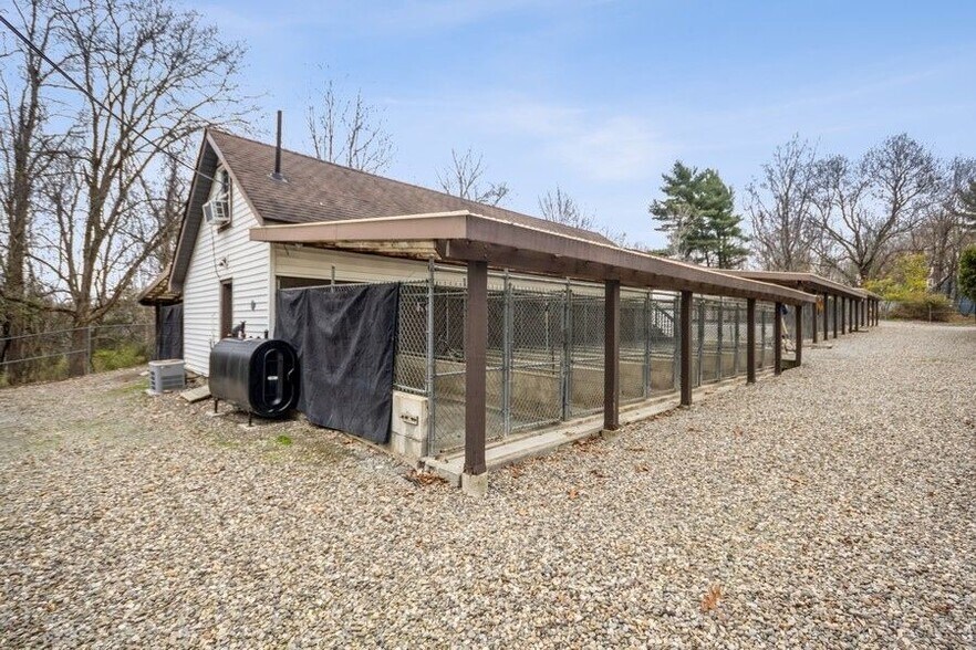 More Photos Of 109-111 N Cross Rd, Lagrangeville Veterinarian Kennel For Sale