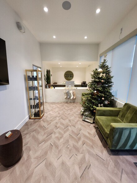 Primary Photo Of 6630 Foothill Blvd, Tujunga Freestanding For Lease