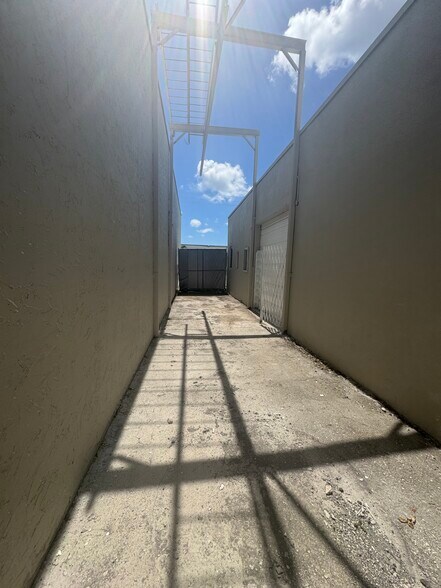 More Photos Of 14020 NW 19th Ave, Miami Warehouse For Lease