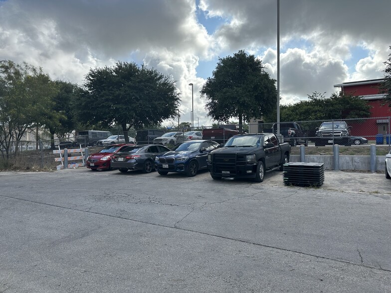 More Photos Of 120 Eda, San Antonio Warehouse For Lease
