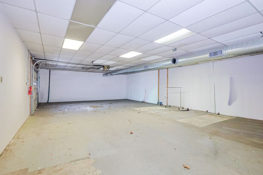More Photos Of 97 N Clinton St, Poughkeepsie Light Manufacturing For Sale