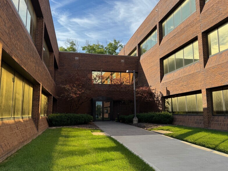 More Photos Of 4370 W 109th St, Overland Park Office For Lease