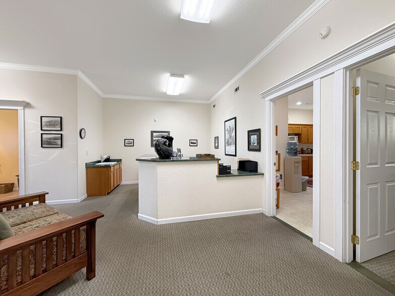 More Photos Of 624 Fleet St, Brookings Office For Sale
