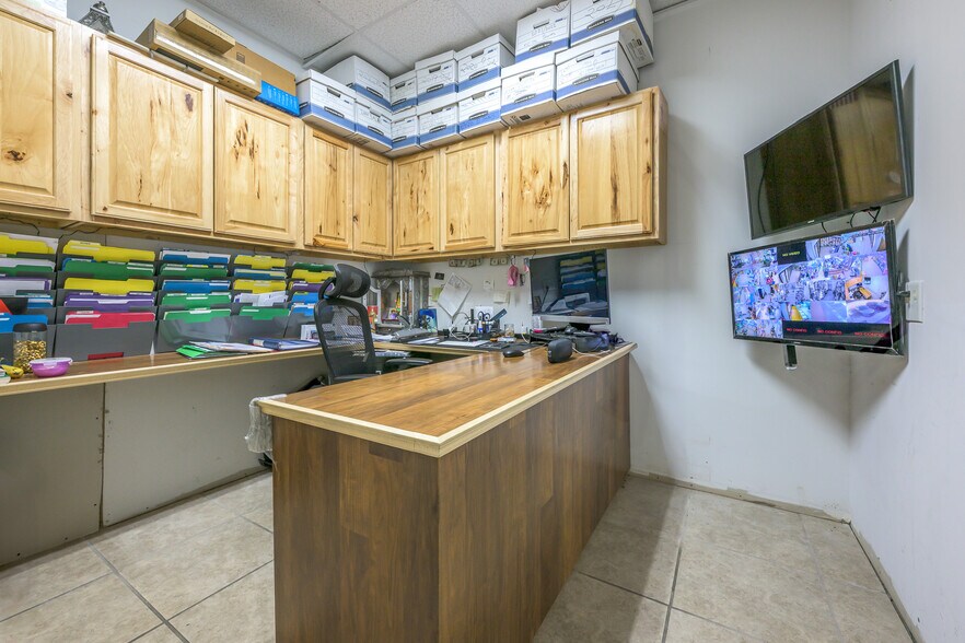 More Photos Of 67-69 Green St, Hudson Convenience Store For Sale