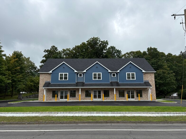 More Photos Of 1347 New Haven Rd, Naugatuck General Retail For Lease