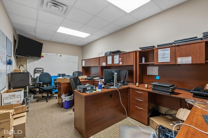 More Photos Of 523 Oxford Rd, Mansfield Office For Sale