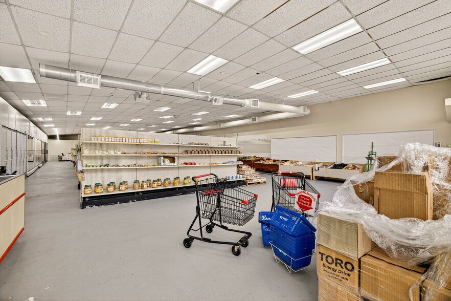 More Photos Of 1711 E Victory Dr, Savannah Storefront For Sale