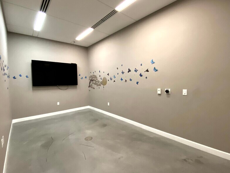 More Photos Of 6010 S Durango Dr, Las Vegas Loft Creative Space For Sale