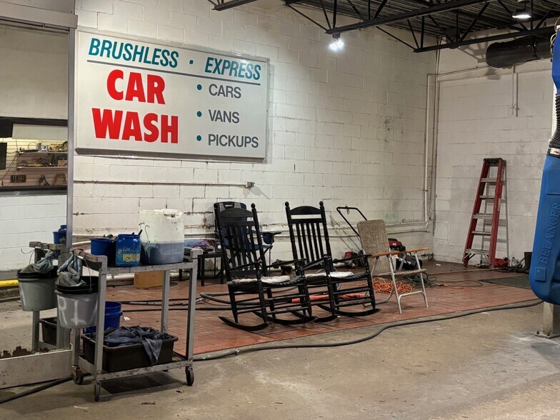 More Photos Of 927 W Columbia St, Springfield Carwash For Sale