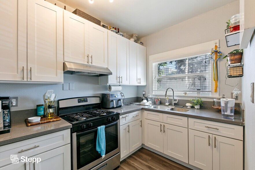 More Photos Of 445 E 3rd St, Long Beach Apartments For Sale