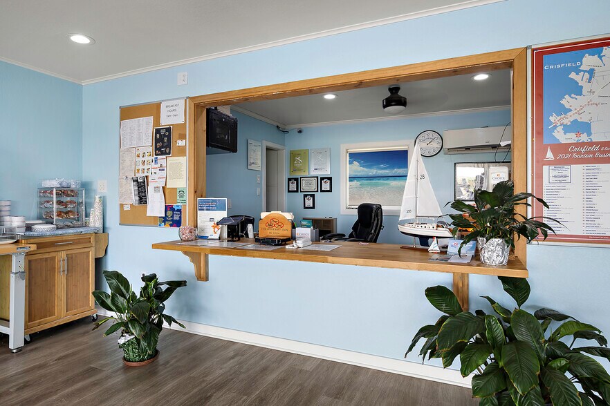 More Photos Of 700 Norris Harbor Dr, Crisfield Hotel For Sale