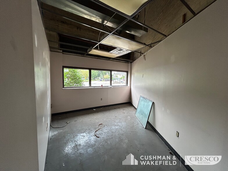 More Photos Of 5200 Harvard Ave, Newburgh Heights Warehouse For Sale