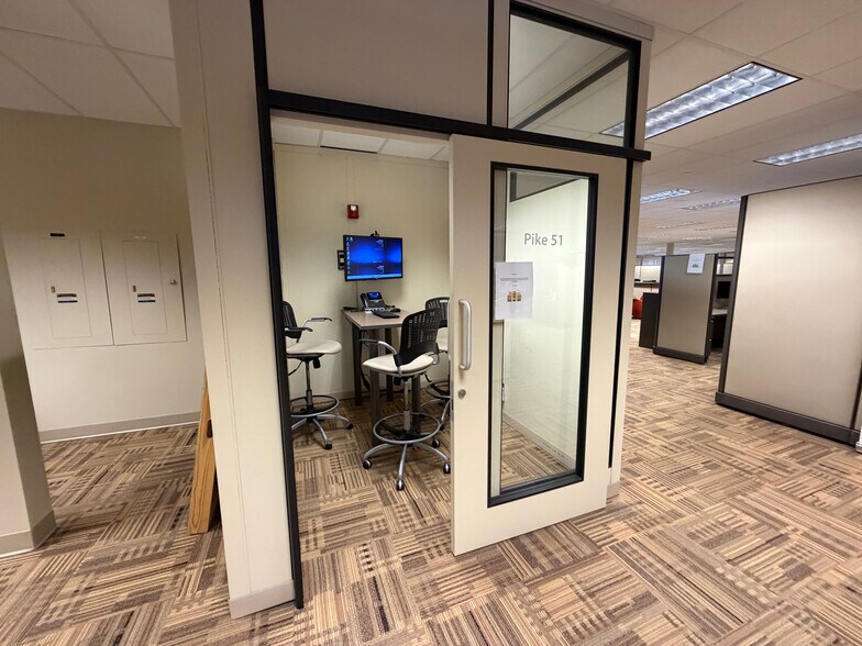 More Photos Of 985 Gezon Pky SW, Grand Rapids Medical For Lease