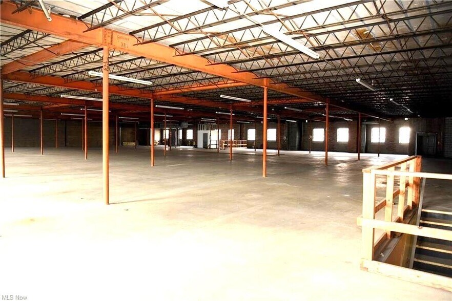 More Photos Of 3539-3549 Main St, Weirton Flex For Lease