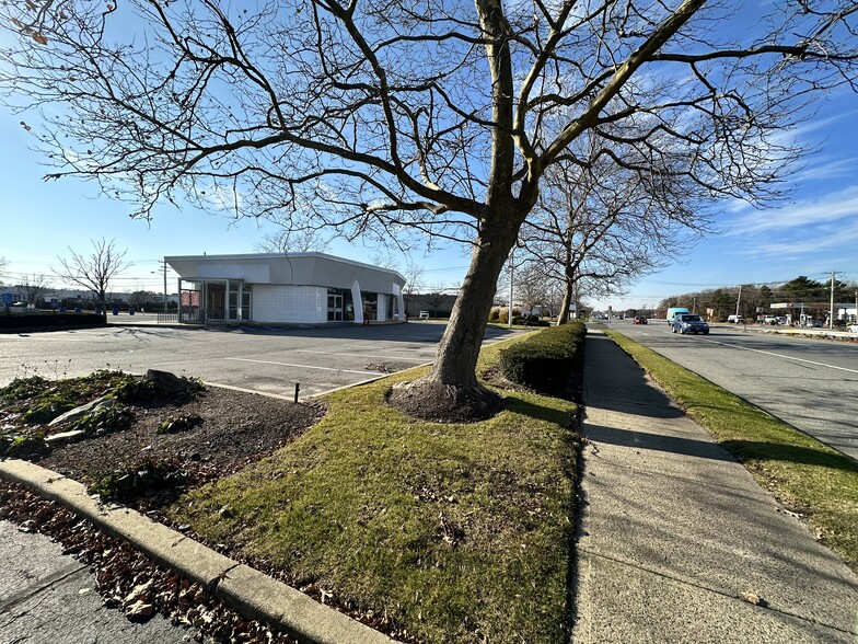 More Photos Of 3850 Veterans Memorial Hwy, Bohemia Fast Food For Lease