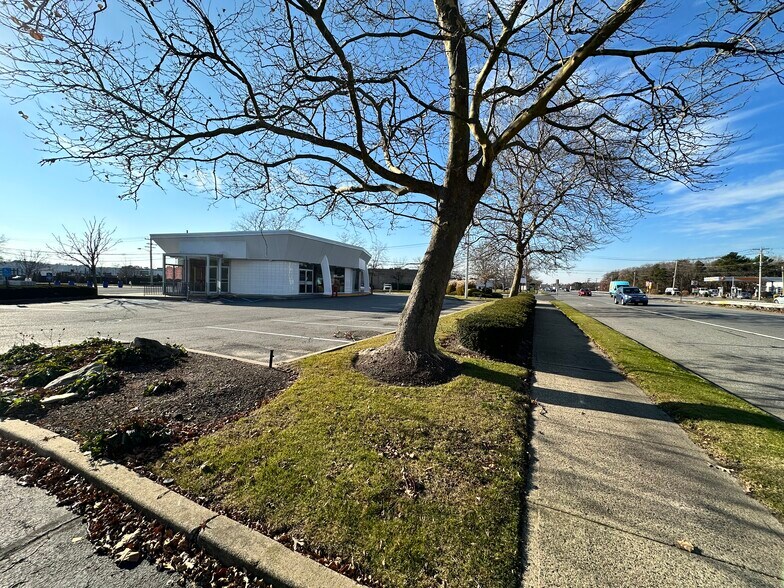 More Photos Of 3850 Veterans Memorial Hwy, Bohemia Fast Food For Lease