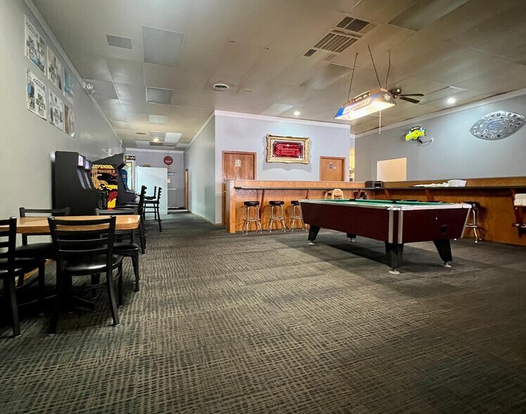 More Photos Of 1004 Main St, Manson General Retail For Sale