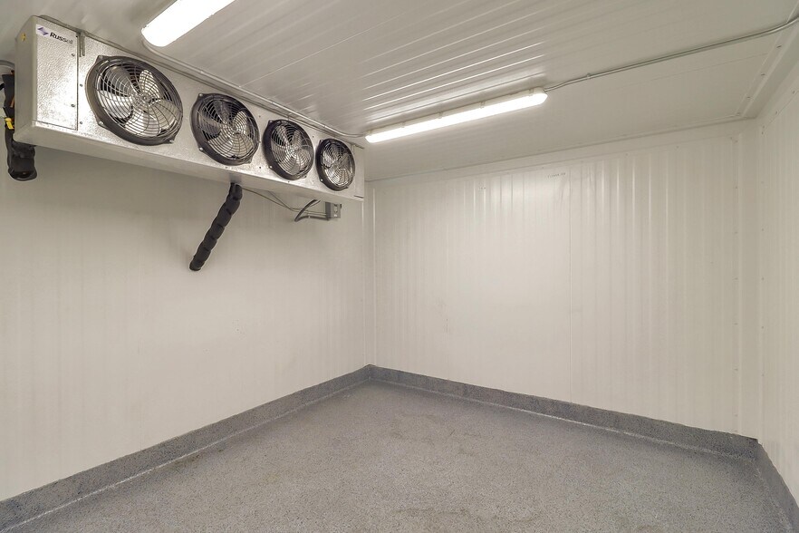 More Photos Of 1025 44th Ave, Oakland Warehouse For Sale