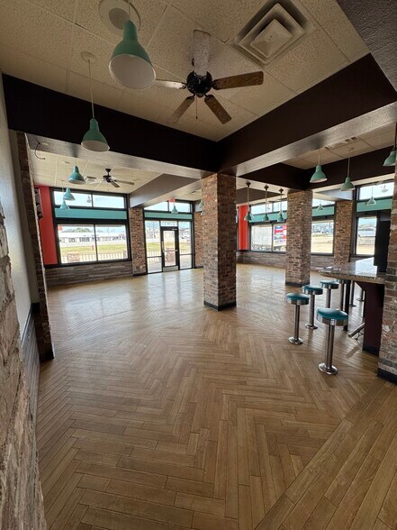 More Photos Of 720 W Southwest Loop 323, Tyler General Retail For Lease