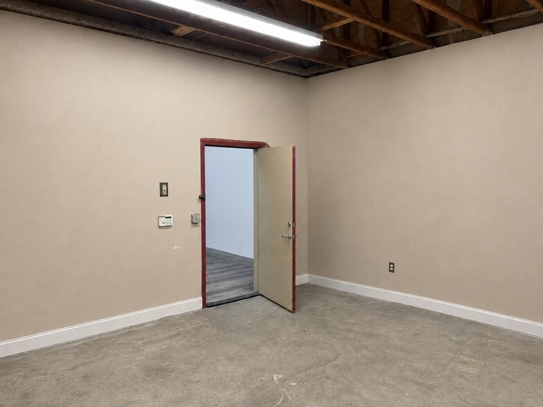 More Photos Of 900 Post Rd, Oakdale Office For Sale