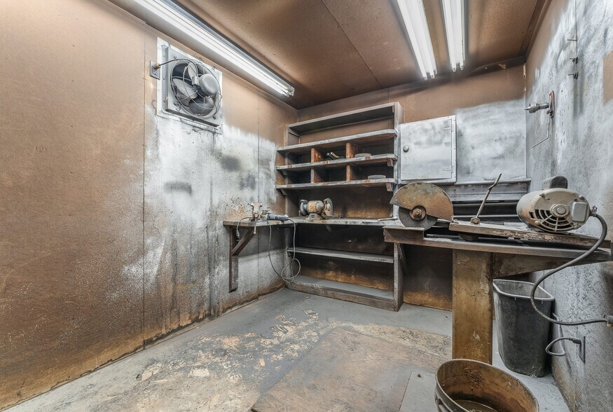 More Photos Of 5 Larison Ln, Ringoes Storefront Retail Office For Sale