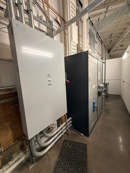 More Photos Of 2500 Campbell St, Oakland Manufacturing For Lease