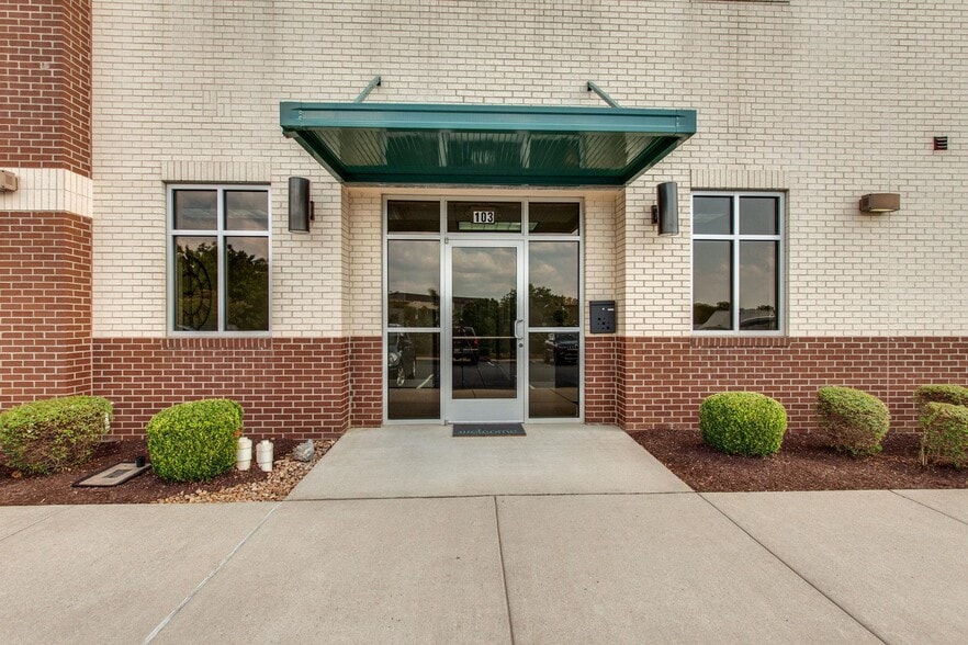 More Photos Of 212 Overlook Cir, Brentwood Office For Sale
