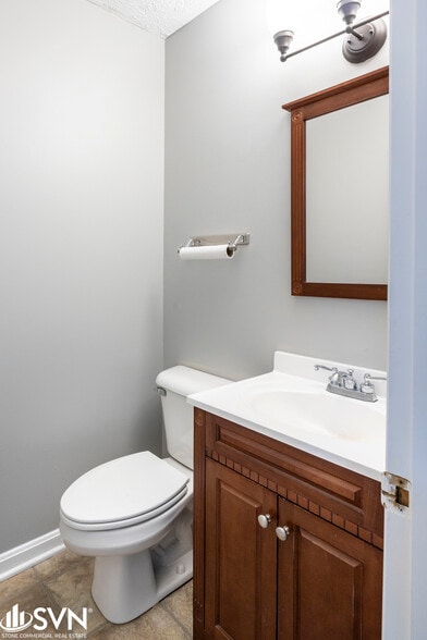 More Photos Of 261 Regency Cir, Lexington Office For Lease