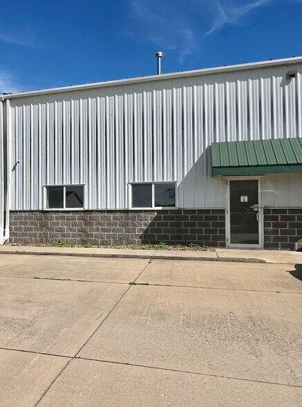 More Photos Of 33549 E Royalton Rd, Columbia Station Light Manufacturing For Sale