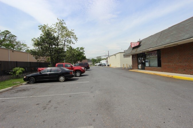 More Photos Of 7709-7711 Sandy Spring Rd, Laurel Freestanding For Lease