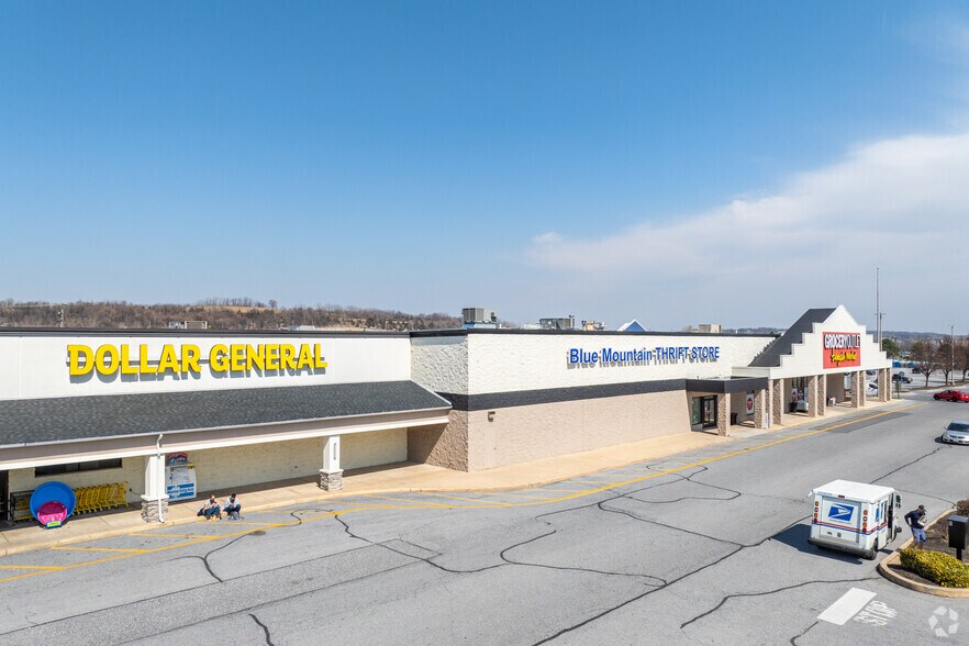 More Photos Of 2-22 N Londonderry Sq, Palmyra General Retail For Lease