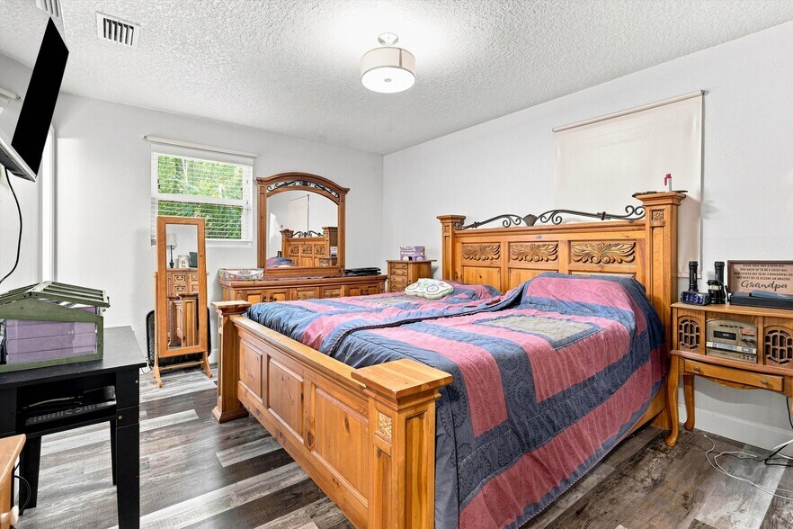 More Photos Of 7602 Kenya St, Jacksonville Specialty For Sale
