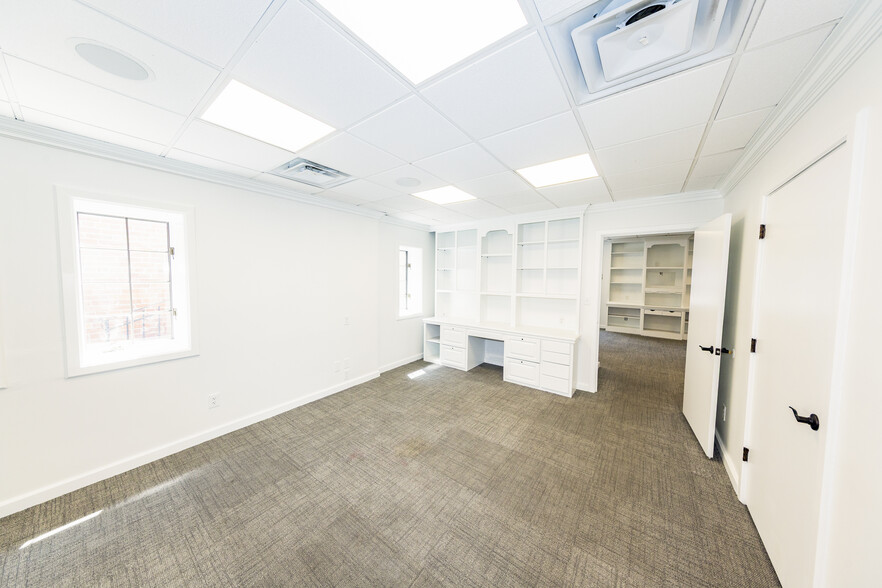 More Photos Of 30-40 E Columbus St, Columbus Unknown For Lease