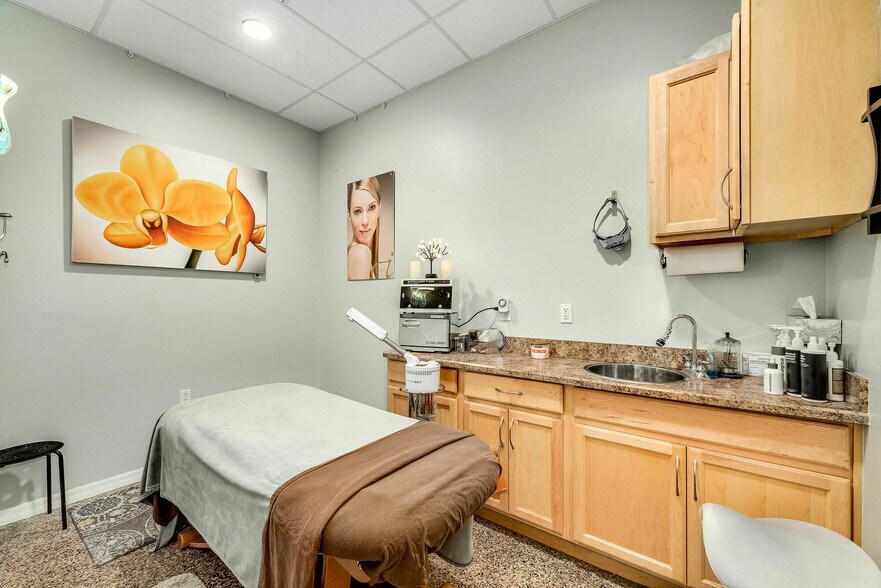 More Photos Of 902 E New Haven Ave, Melbourne Coworking Space